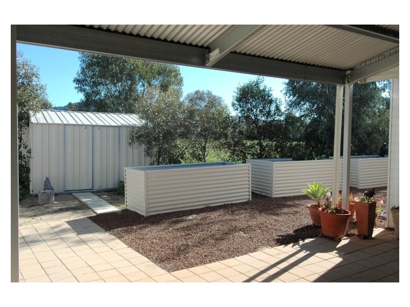 8 Tenth Road, York WA 6302