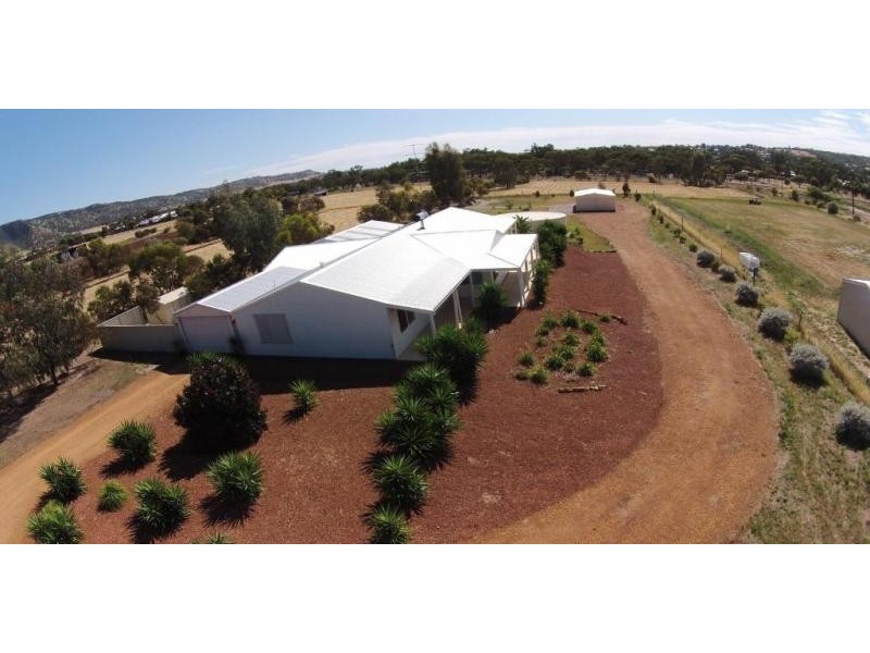 8 Tenth Road, York WA 6302