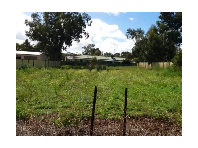 8 Thomson Street, York WA 6302