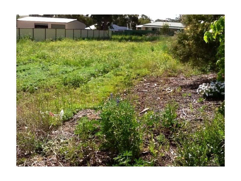 8 Thomson Street, York WA 6302