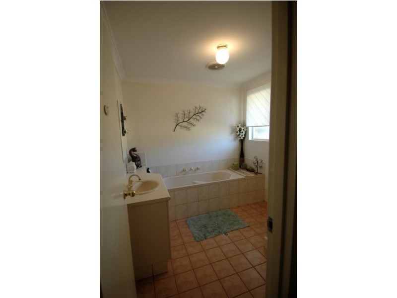 41 Tenth Road, York WA 6302