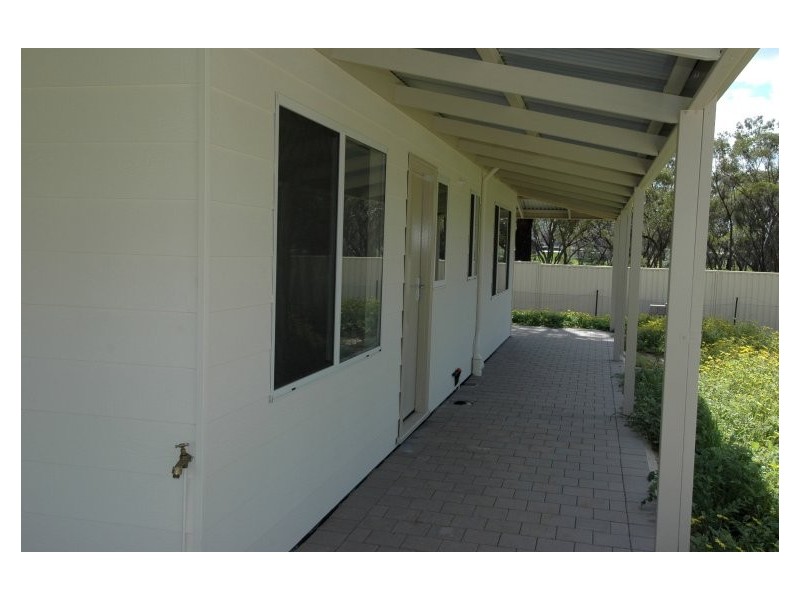 2 Eighth Road, York WA 6302