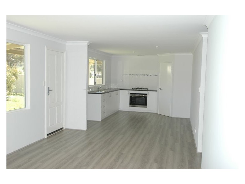 2 Eighth Road, York WA 6302