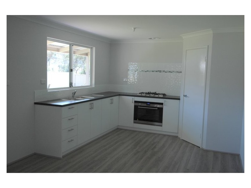 2 Eighth Road, York WA 6302