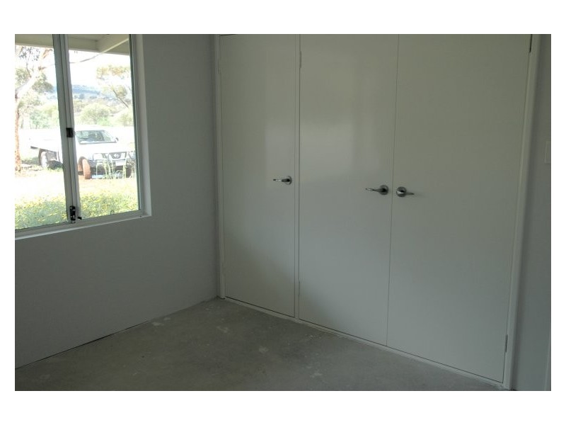 2 Eighth Road, York WA 6302