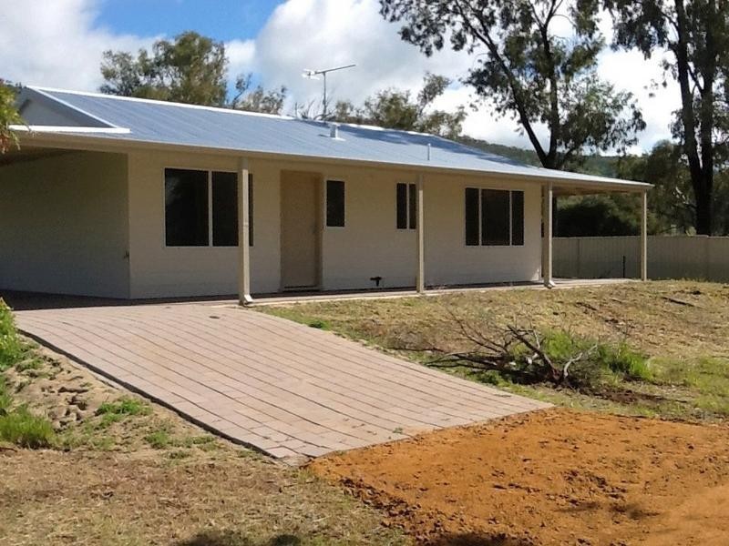 2 Eighth Road, York WA 6302