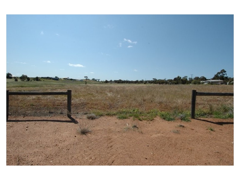 6 Andrews Avenue, York WA 6302