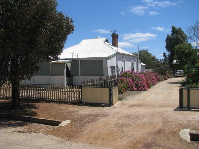 77 Hammond Street, Kellerberrin WA 6410