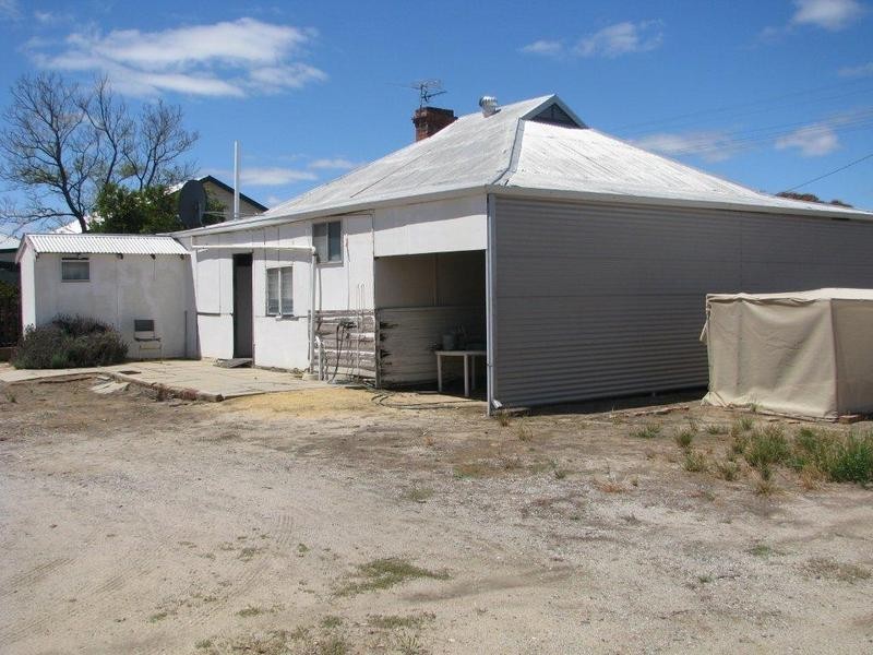 77 Hammond Street, Kellerberrin WA 6410