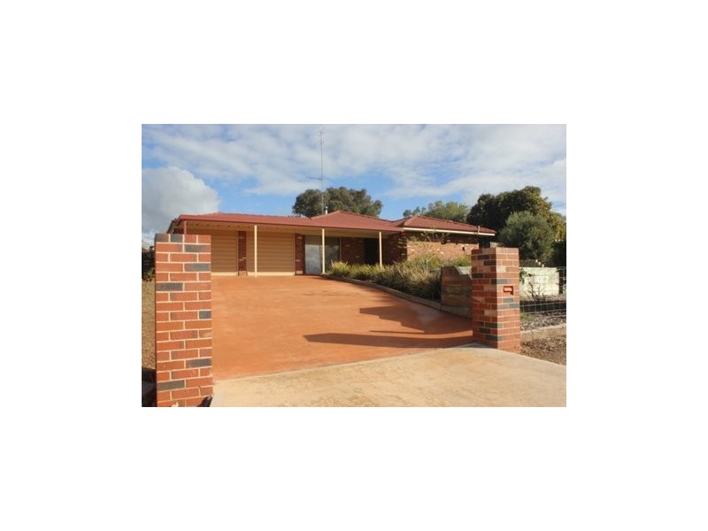 9 Maud Street, York WA 6302