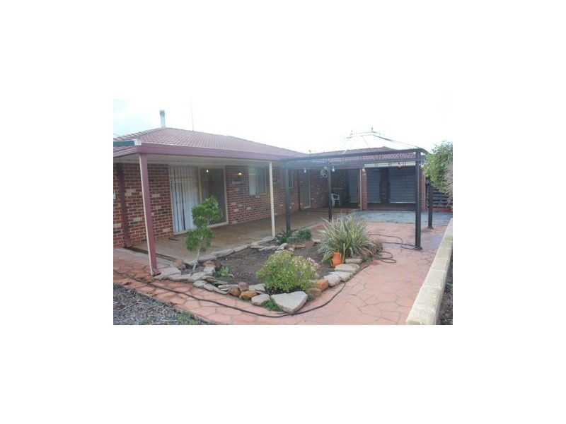 9 Maud Street, York WA 6302