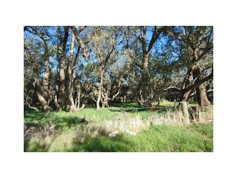 57 Cold Harbour Rd, York WA 6302