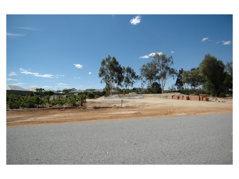 8 Redmile Road, York WA 6302