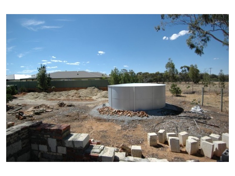 8 Redmile Road, York WA 6302