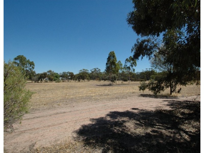 5 BROOKING, Beverley WA 6304