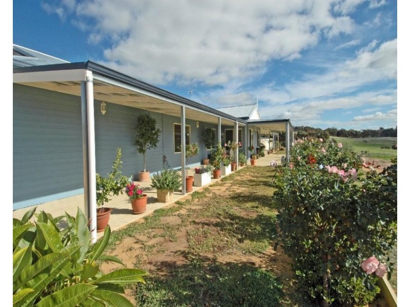 32 CRAIG RD, Jelcobine WA 6306