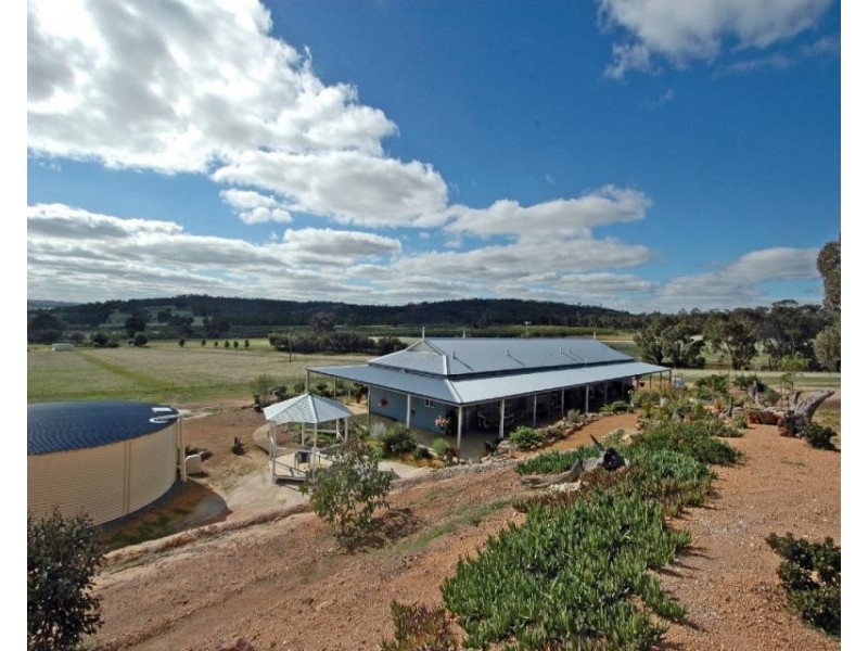 32 CRAIG RD, Jelcobine WA 6306