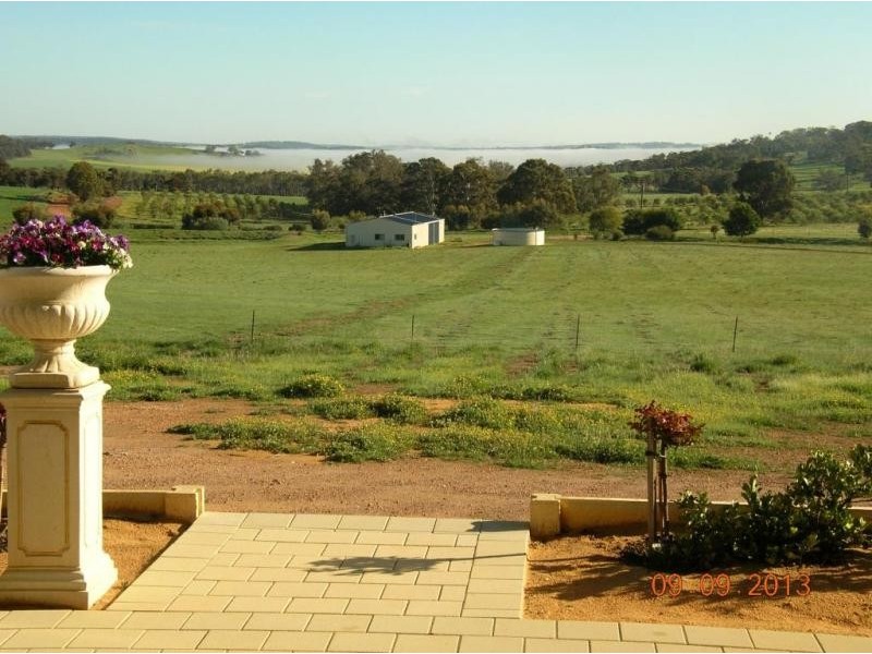 32 CRAIG RD, Jelcobine WA 6306