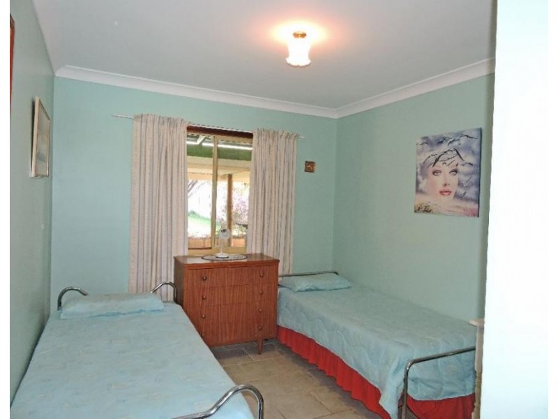 25 PRUNSTER, York WA 6302