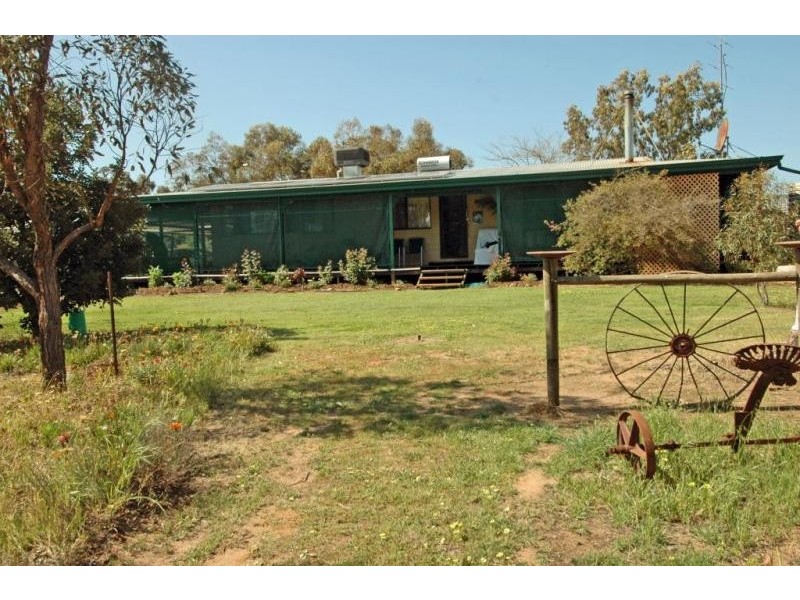 61 LANGSFORD, Beverley WA 6304