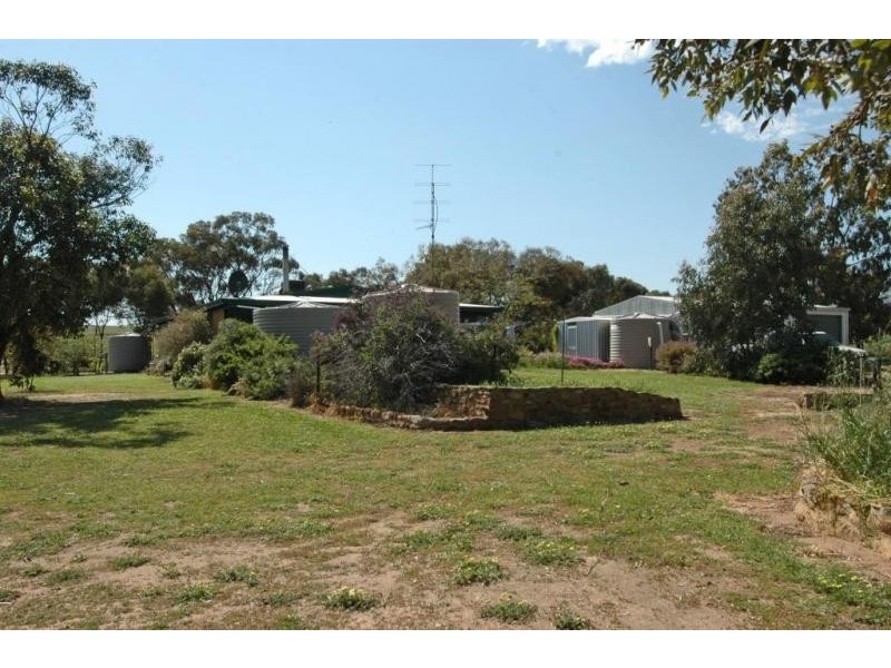 61 LANGSFORD, Beverley WA 6304