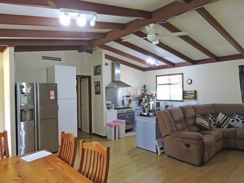 61 LANGSFORD, Beverley WA 6304