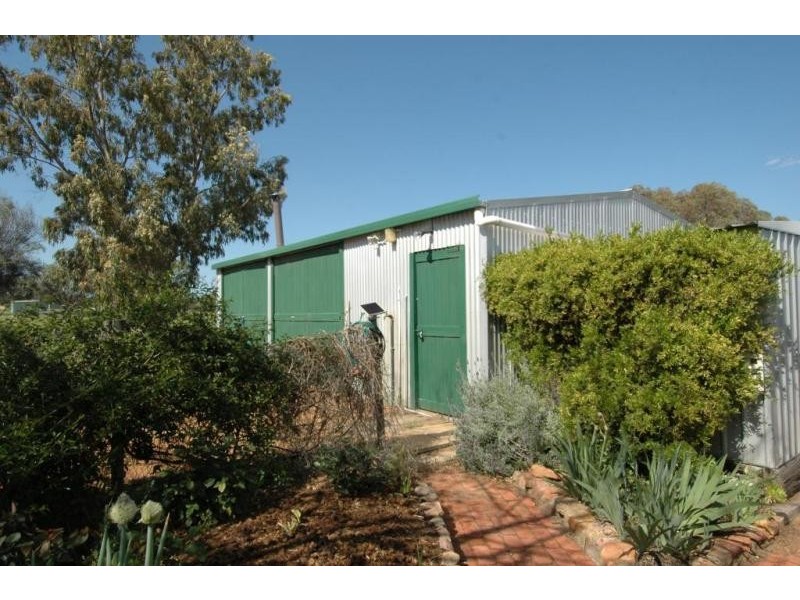 61 LANGSFORD, Beverley WA 6304