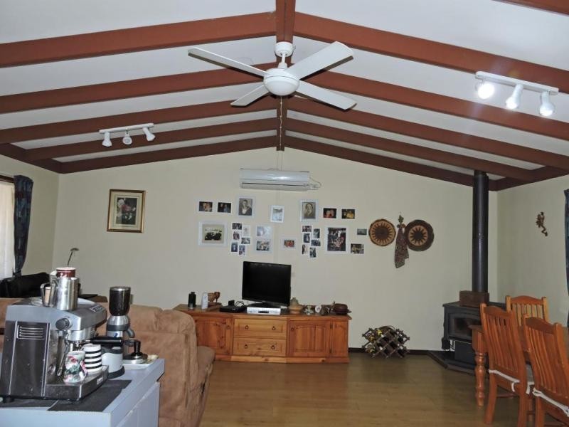 61 LANGSFORD, Beverley WA 6304