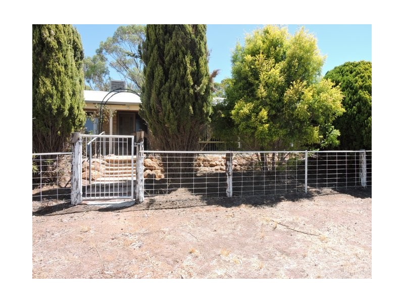 7 Railway Road, York WA 6302