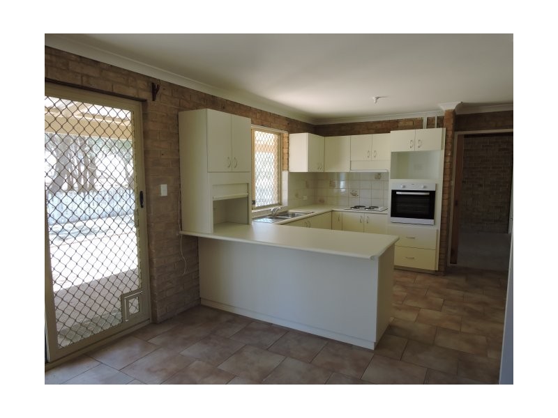 7 Railway Road, York WA 6302