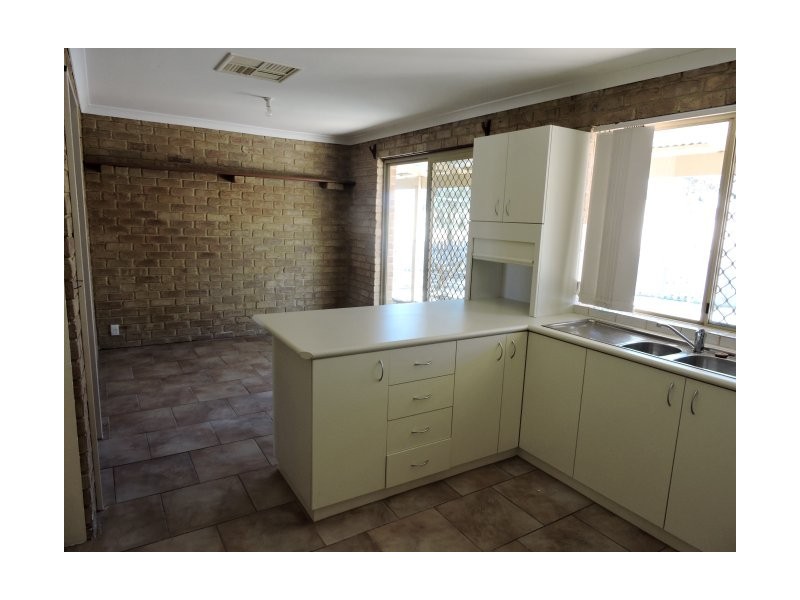 7 Railway Road, York WA 6302