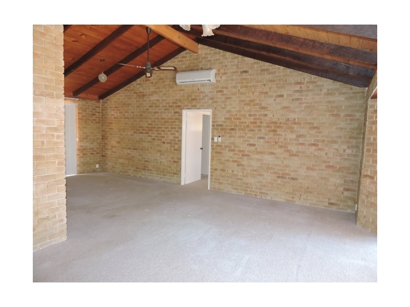 7 Railway Road, York WA 6302