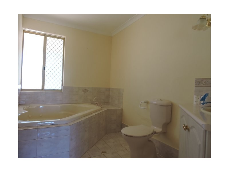 7 Railway Road, York WA 6302