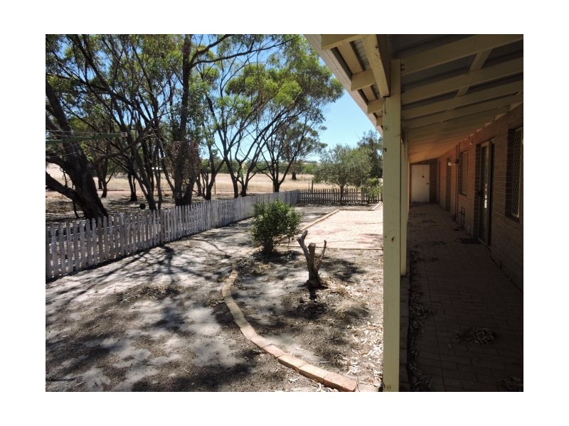 7 Railway Road, York WA 6302