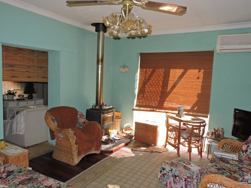 12 Thomson Street, York WA 6302