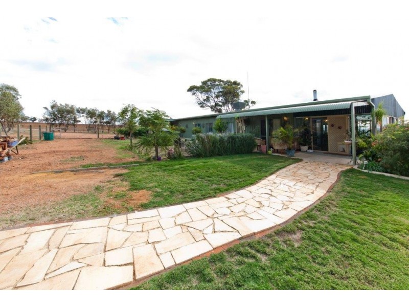 1511 QUELLINGTON ROAD, York WA 6302