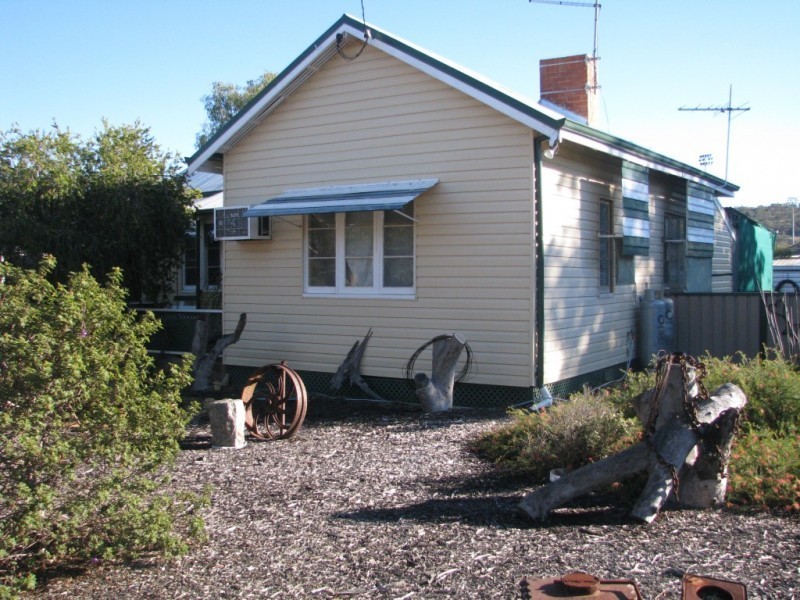 11 James Street, Kellerberrin WA 6410