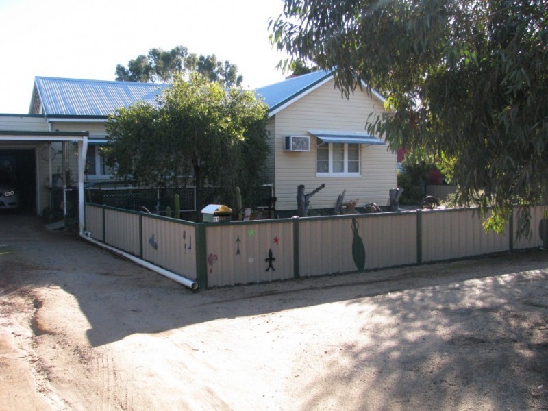 11 James Street, Kellerberrin WA 6410