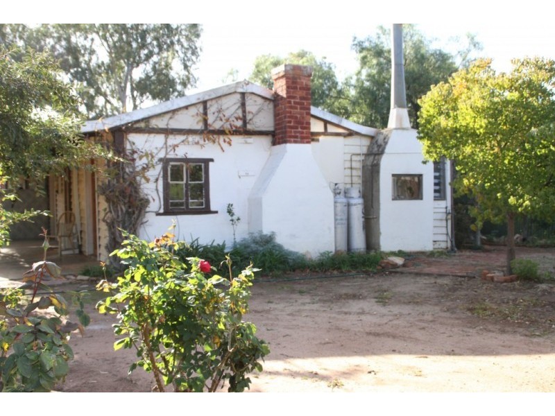 10 Ninth Road, York WA 6302