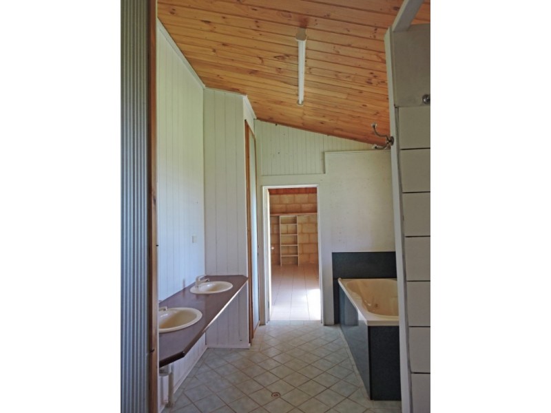 100 Burgers Sidding Road, York WA 6302