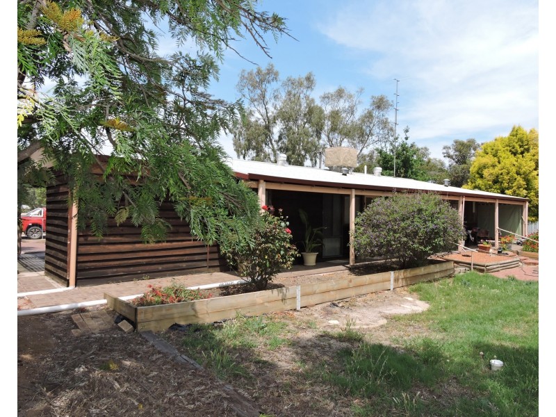 6 LITTLE STREET, York WA 6302