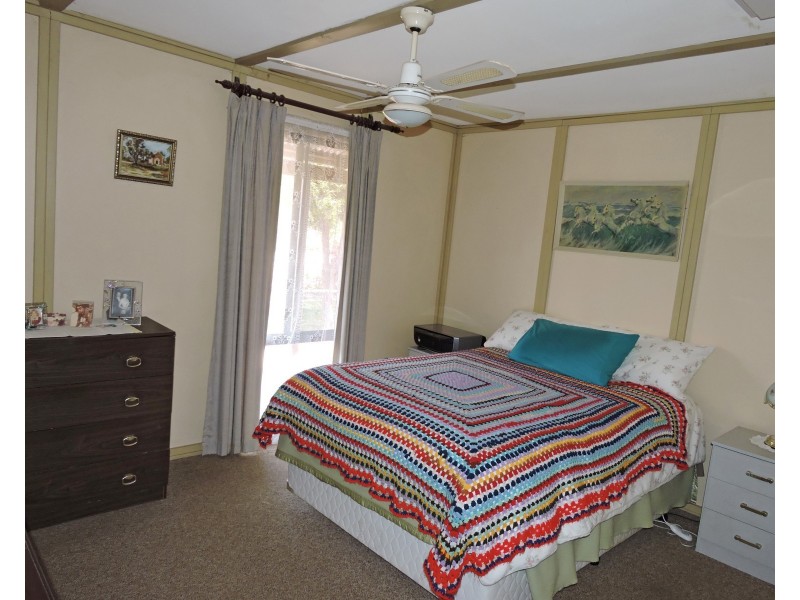 6 LITTLE STREET, York WA 6302