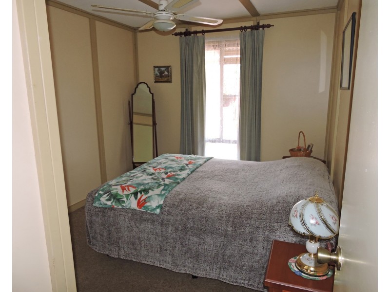 6 LITTLE STREET, York WA 6302