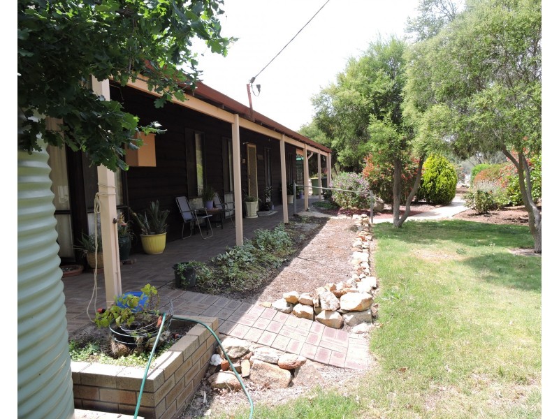 6 LITTLE STREET, York WA 6302