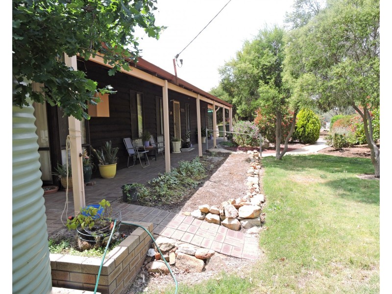 6 LITTLE STREET, York WA 6302