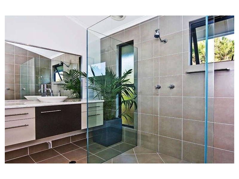 4 Shamrock Court, Sunrise Beach QLD 4567