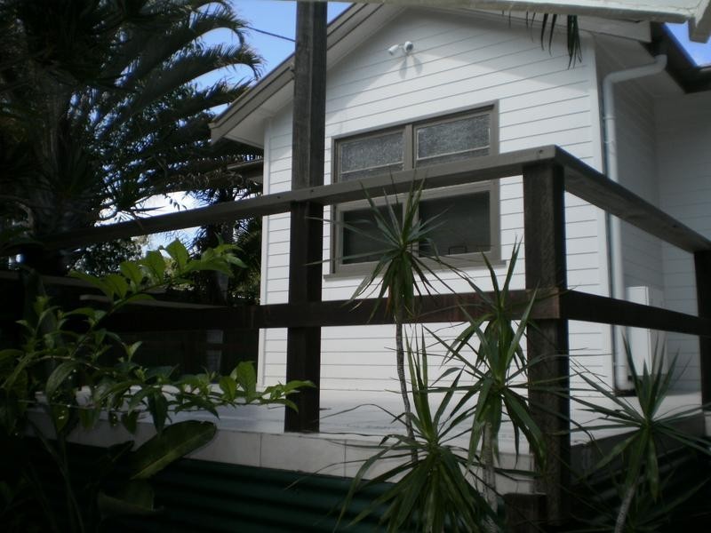 20 Pines Ave, Cooroibah QLD 4565