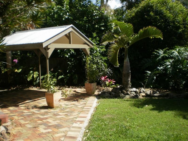 20 Pines Ave, Cooroibah QLD 4565