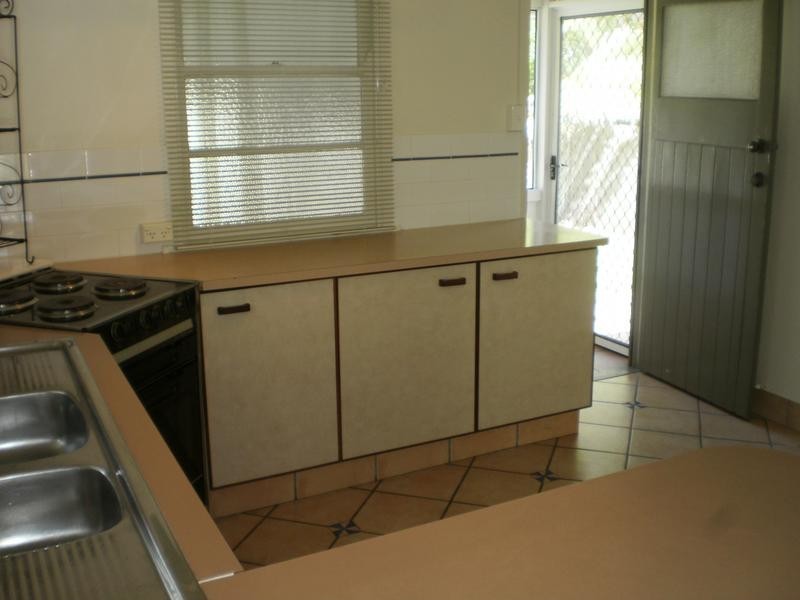 20 Pines Ave, Cooroibah QLD 4565