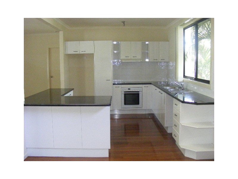 4 Laburnum Crescent, Noosaville QLD 4566